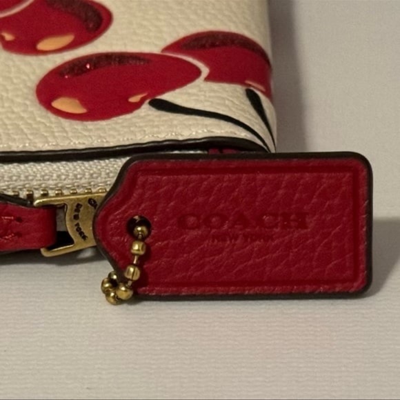 Coach wristlet in Cherry print NWOT - Picture 3 of 4